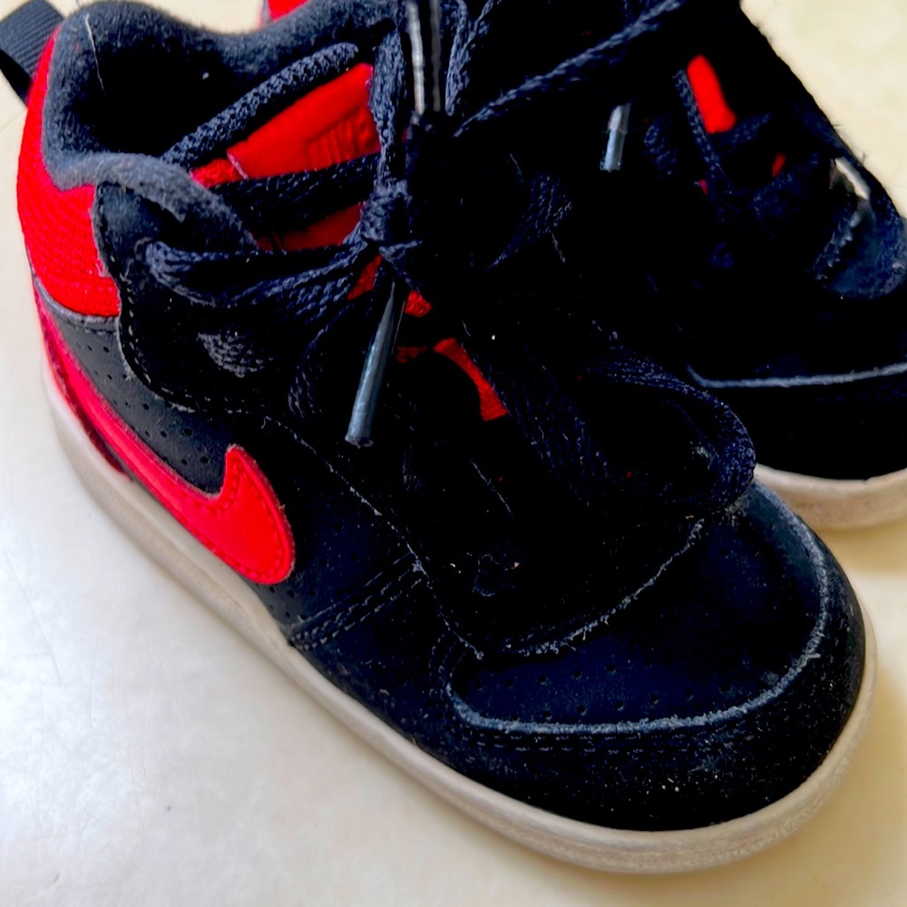 Nike high-top red and black kids- 5c shoes
